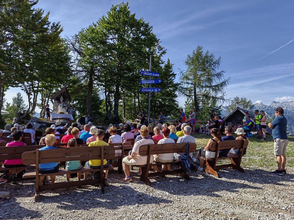 Sveta maša in zabava z ansamblom Guštni muzikanti